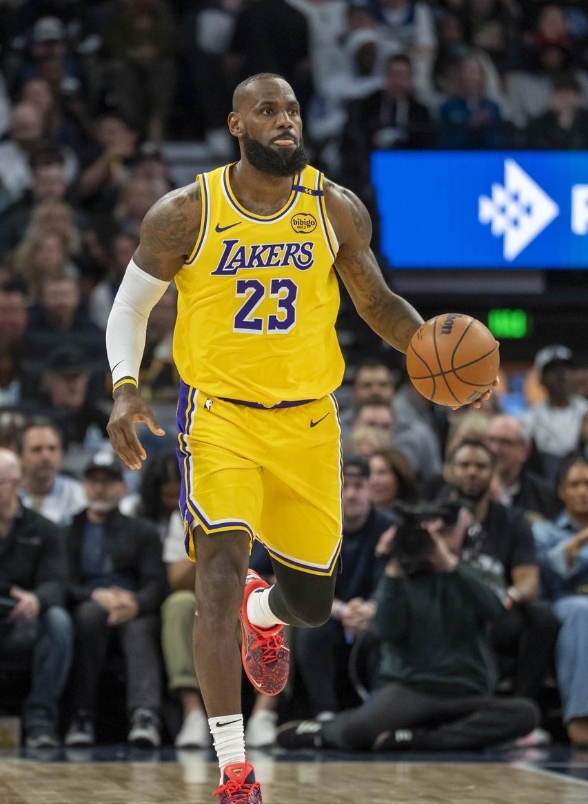 问鼎国际-詹姆斯新星突破纪录表现惊艳，瑞士队未来可期！的简单介绍